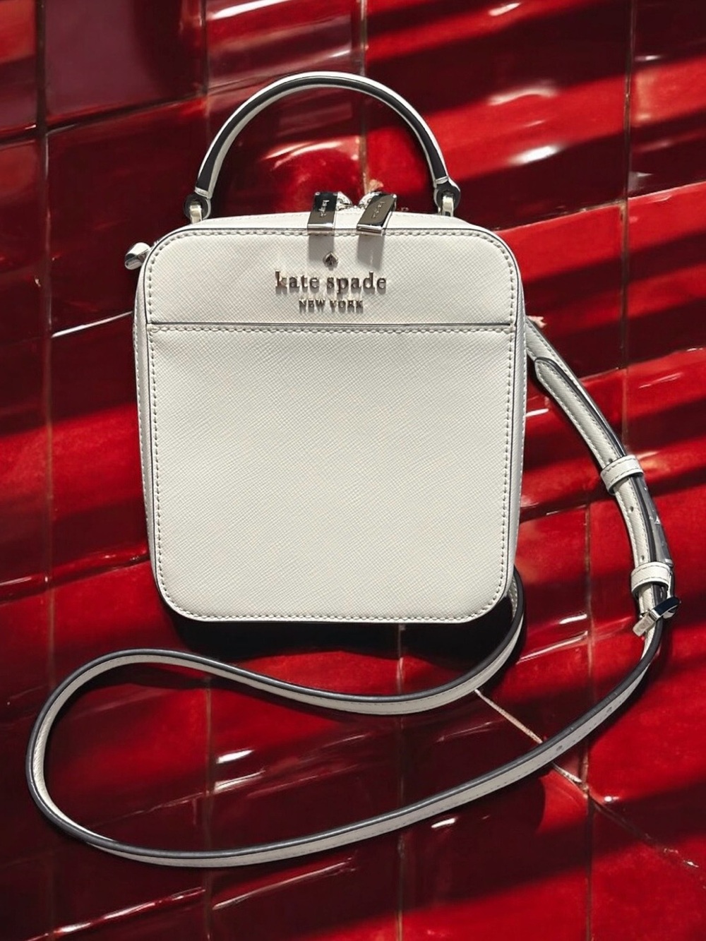 kate spade Daisy Vanity Bag - Picture 15 of 15